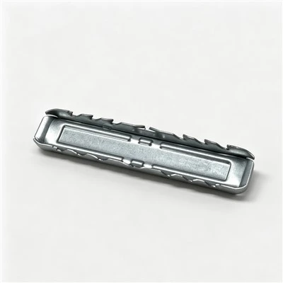 Ezüst vonalú acél csatlakozó